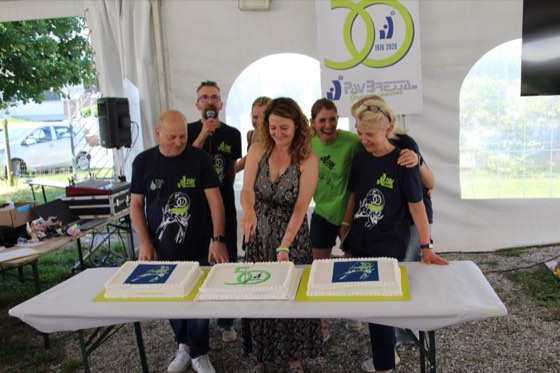 Il taglio delle tre torte del cinquantesimo davanti a soci e famiglie